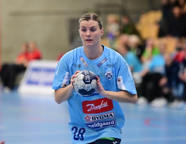 Sarah Paulsen solgt i transfer efter bemærkelsesværdig rejse i lyseblåt